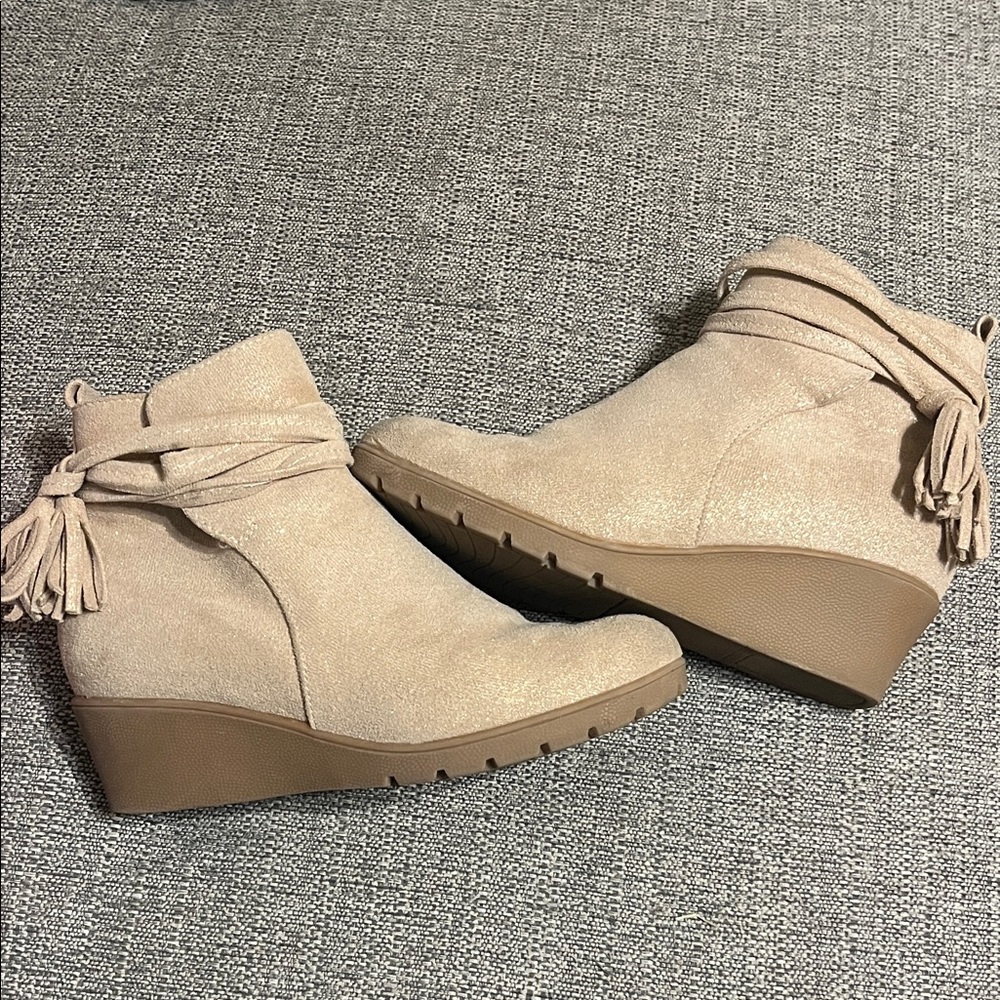 Girls Beige Ankle Boots Size 1
